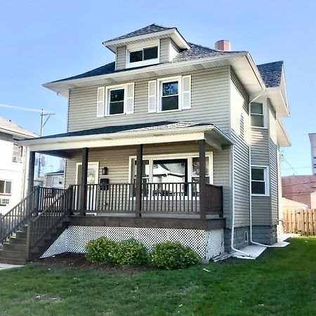 Spacious Home In Downtown Forest Park Exterior photo