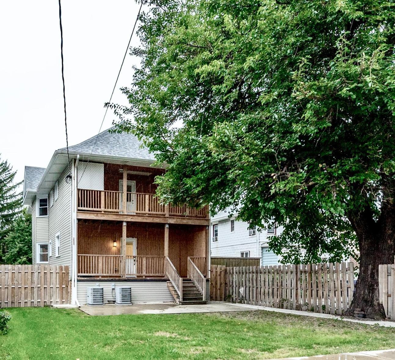 Spacious Home In Downtown Forest Park Exterior photo