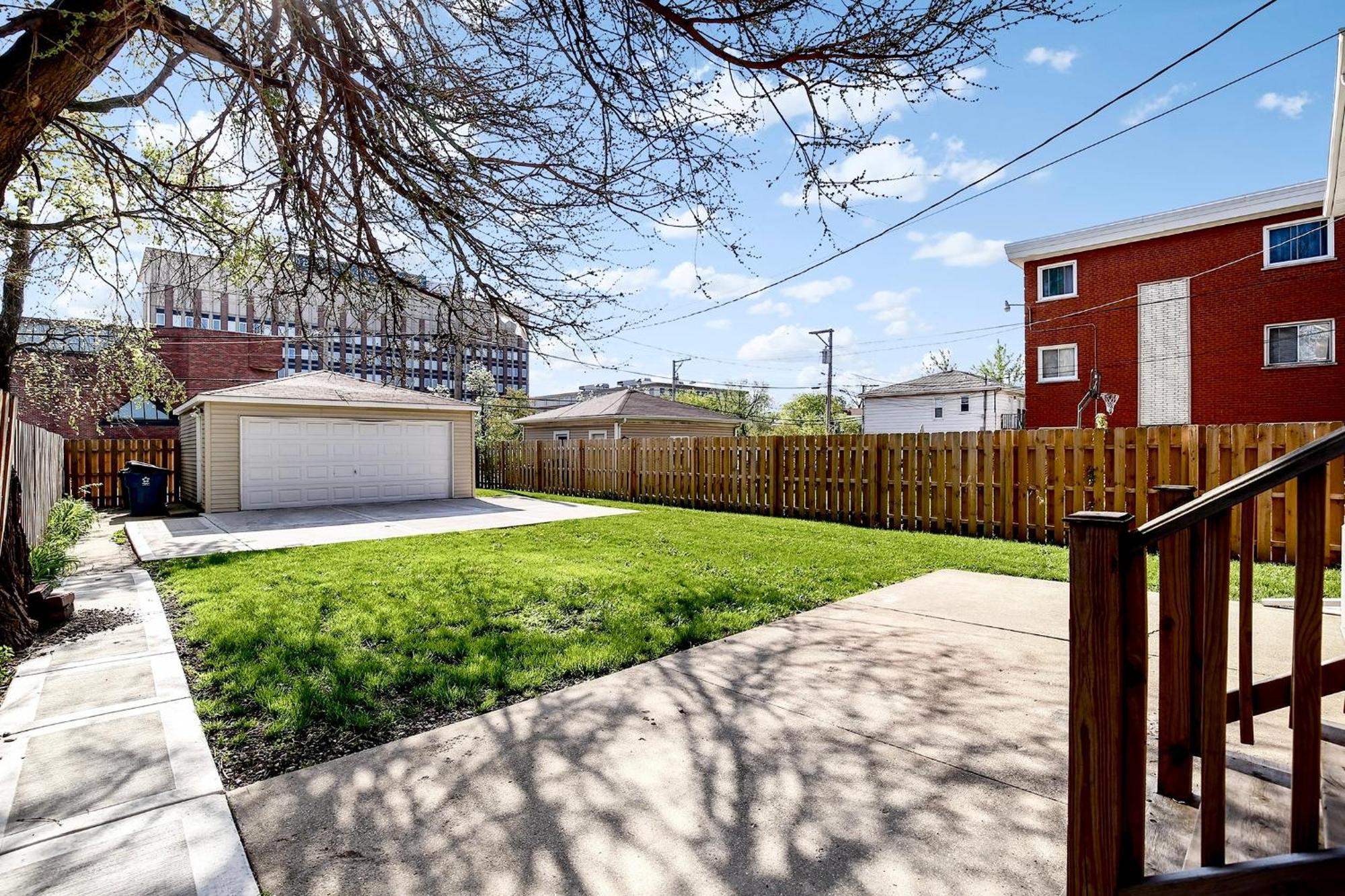 Spacious Home In Downtown Forest Park Exterior photo