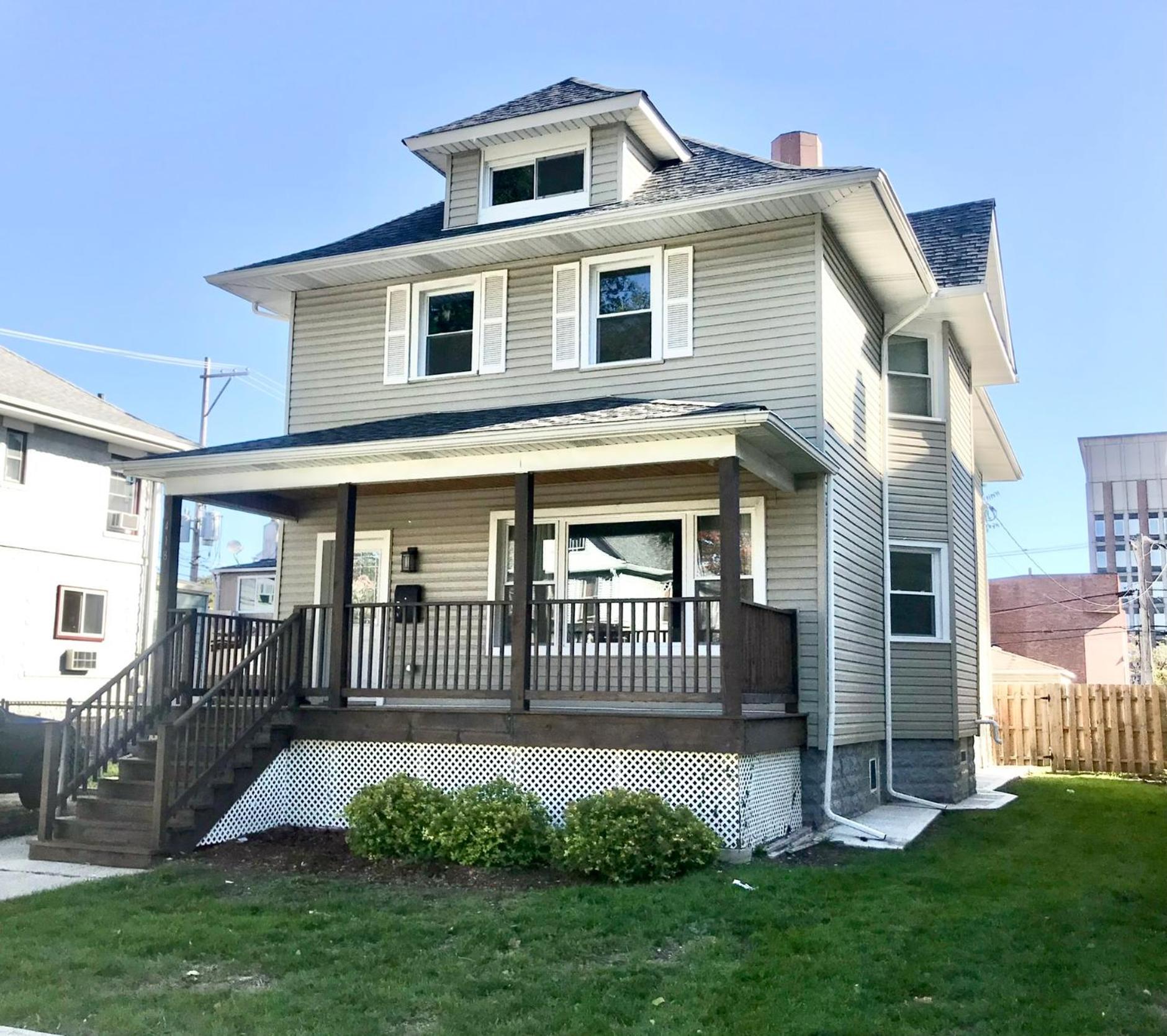 Spacious Home In Downtown Forest Park Exterior photo